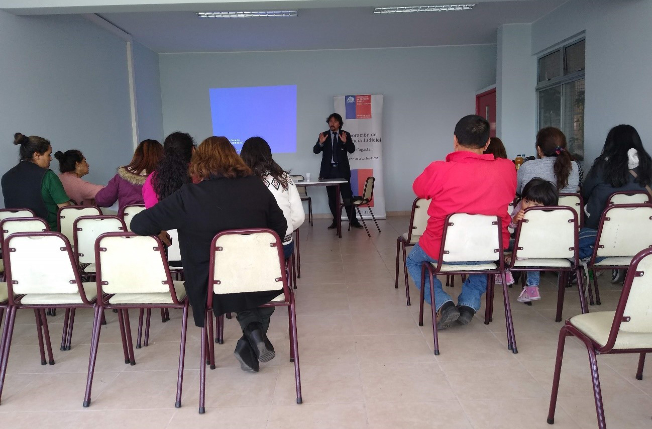 Consultorio Jurídico Antofagasta Centro dio charla en escuela F-78 Manuel Baquedano