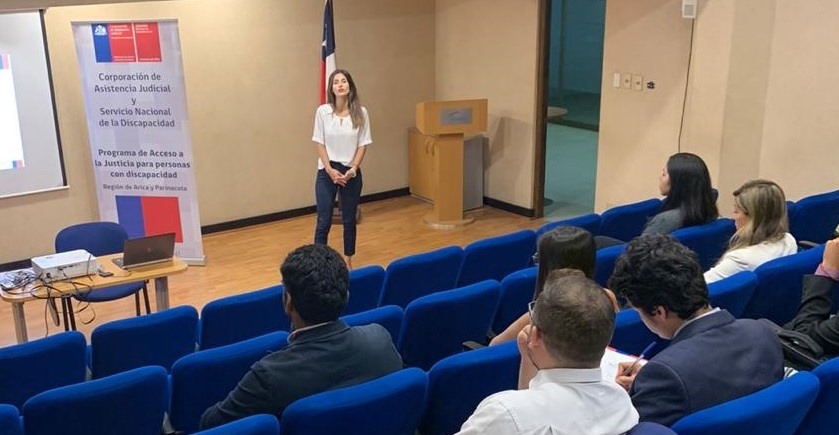 Abogada Convenio CAJTA - SENADIS Arica realiza capacitación a postulantes
