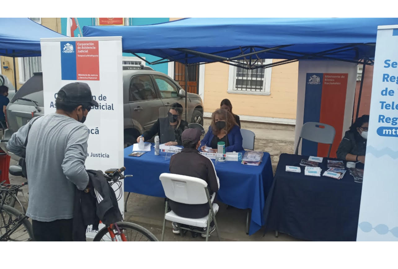 Centro de Familia brinda atención en Feria Itinerante , sector de José Miguel Carrera en  Iquique