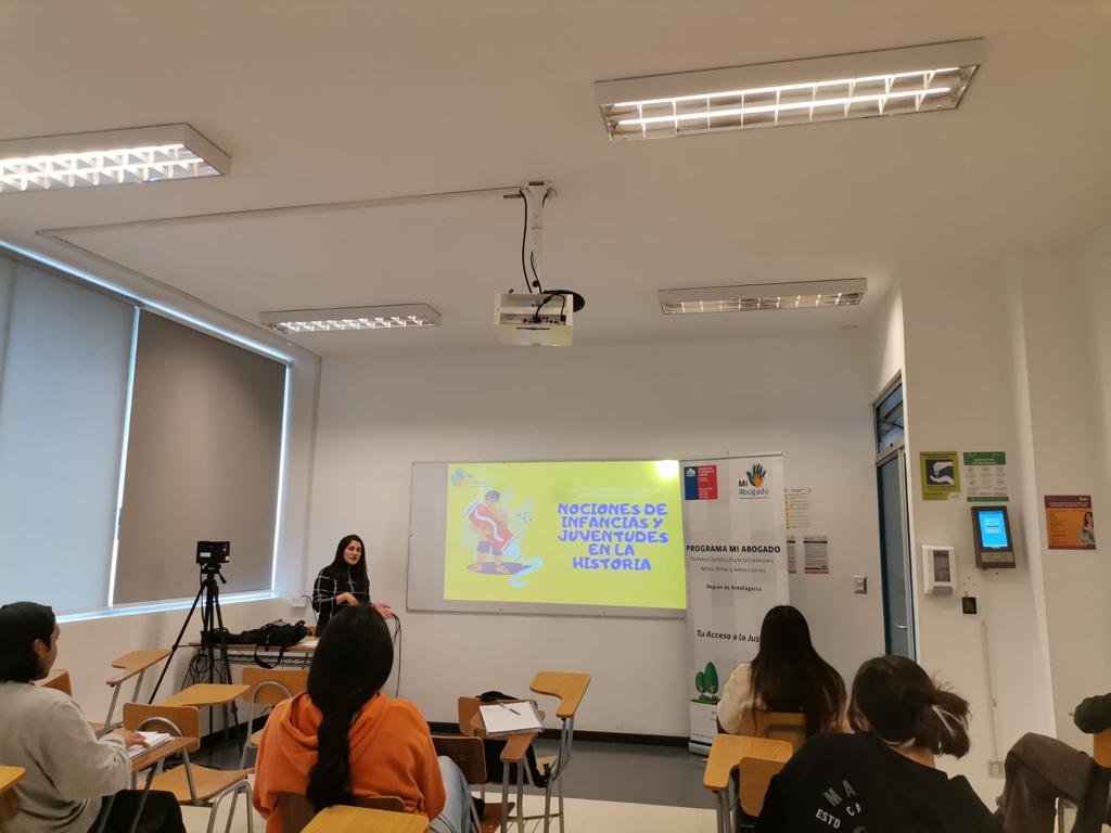Programa Mi Abogado de Antofagasta jornada de inducción a estudiantes de la Universidad Santo Tomás