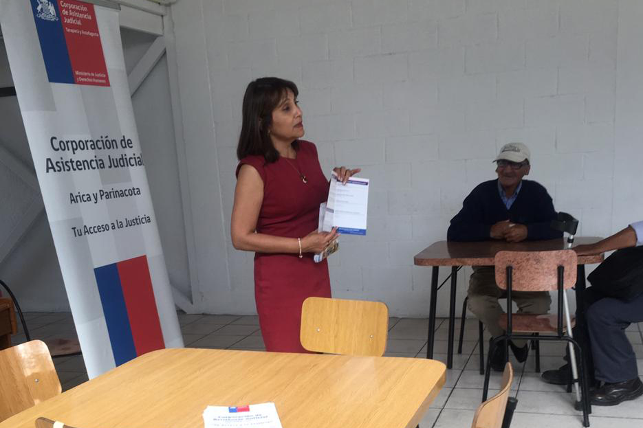 Consultorio Móvil de Arica realiza charla en Centro de Encuentro de Adulto Mayor del Hogar de Cristo