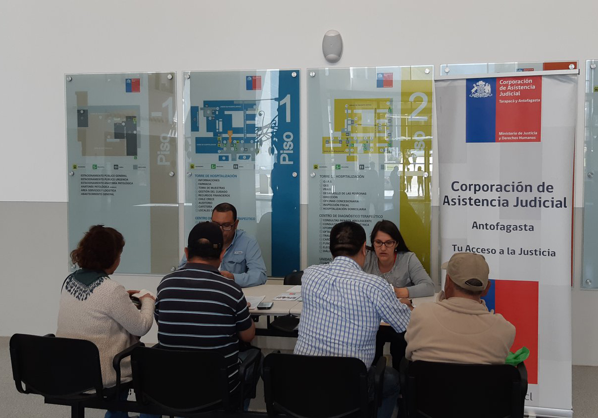 Consultorio Jurídico Antofagasta Norte entrega información en Hospital Regional de Antofagasta
